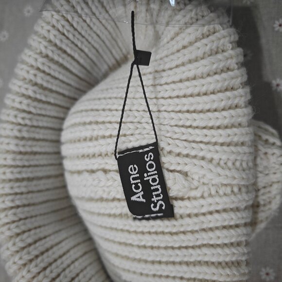 Acne Studios White Ribbed-Knit Hat - Picture 7 of 7